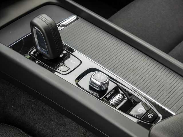 Volvo  AWD B5 Benzin Momentum Pro Navi e-Sitze ACC Rückfahrkam. digitales Cockpit