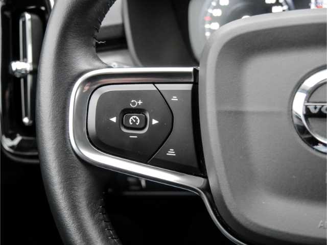 Volvo  Momentum Pro D3 AHK Navi LED Kurvenlicht Scheinwerferreg. digitales Cockpit
