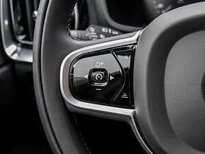 Volvo  Momentum Pro B4 Benzin Navi Keyless e-Sitze Rückfahrkam. Fernlichtass.