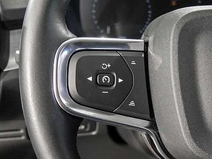Volvo  Momentum Pro T3 LED Navi Keyless ACC Rückfahrkam. Fernlichtass. AD digitales Coc